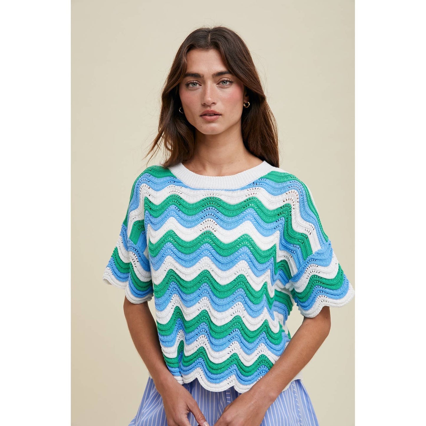 MULTI-STRIPED WAVY SWEATER TOP