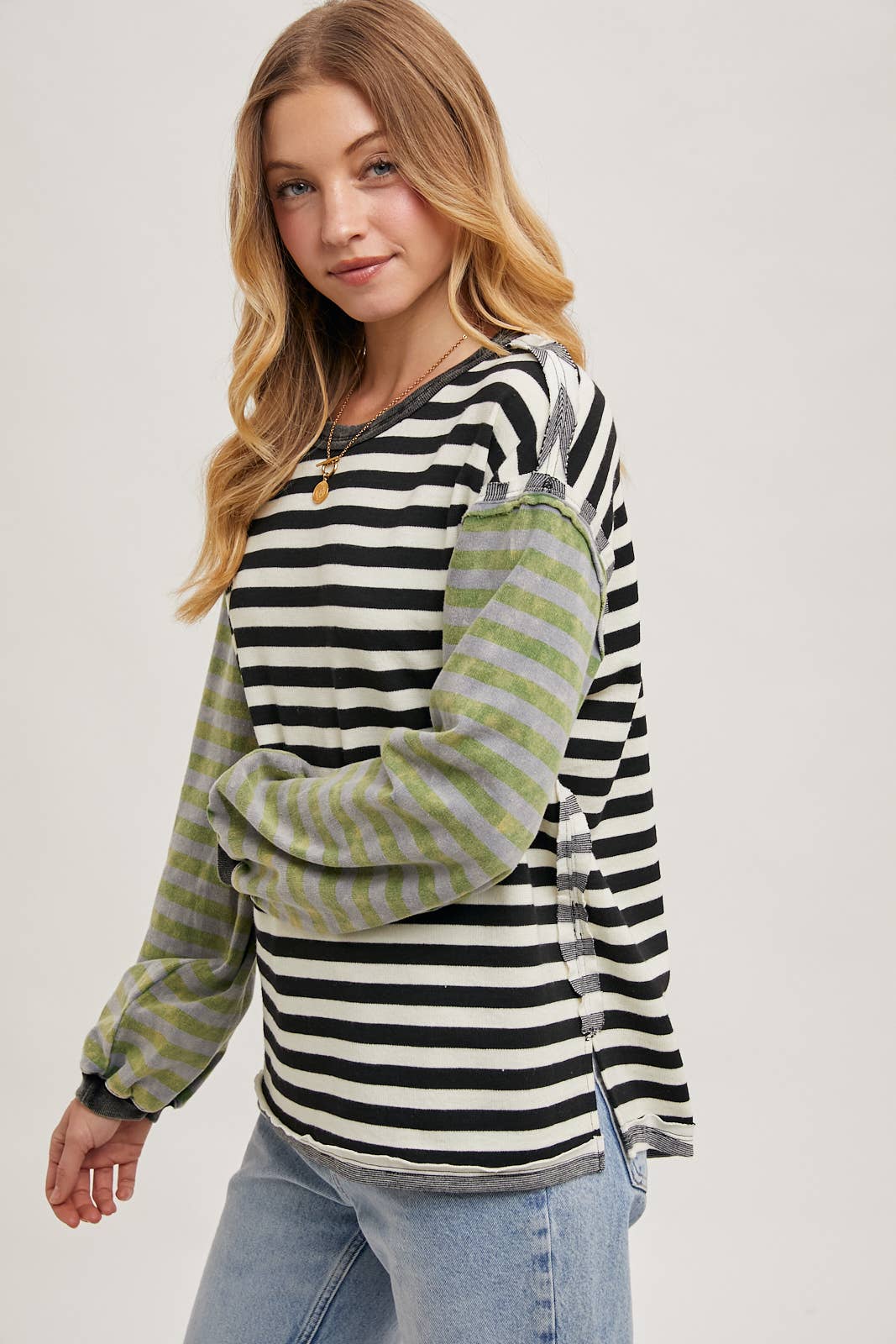 Bluivy - STRIPE CONTRAST EXPOSED SEAM LOOSE FIT KNIT PULLOVER