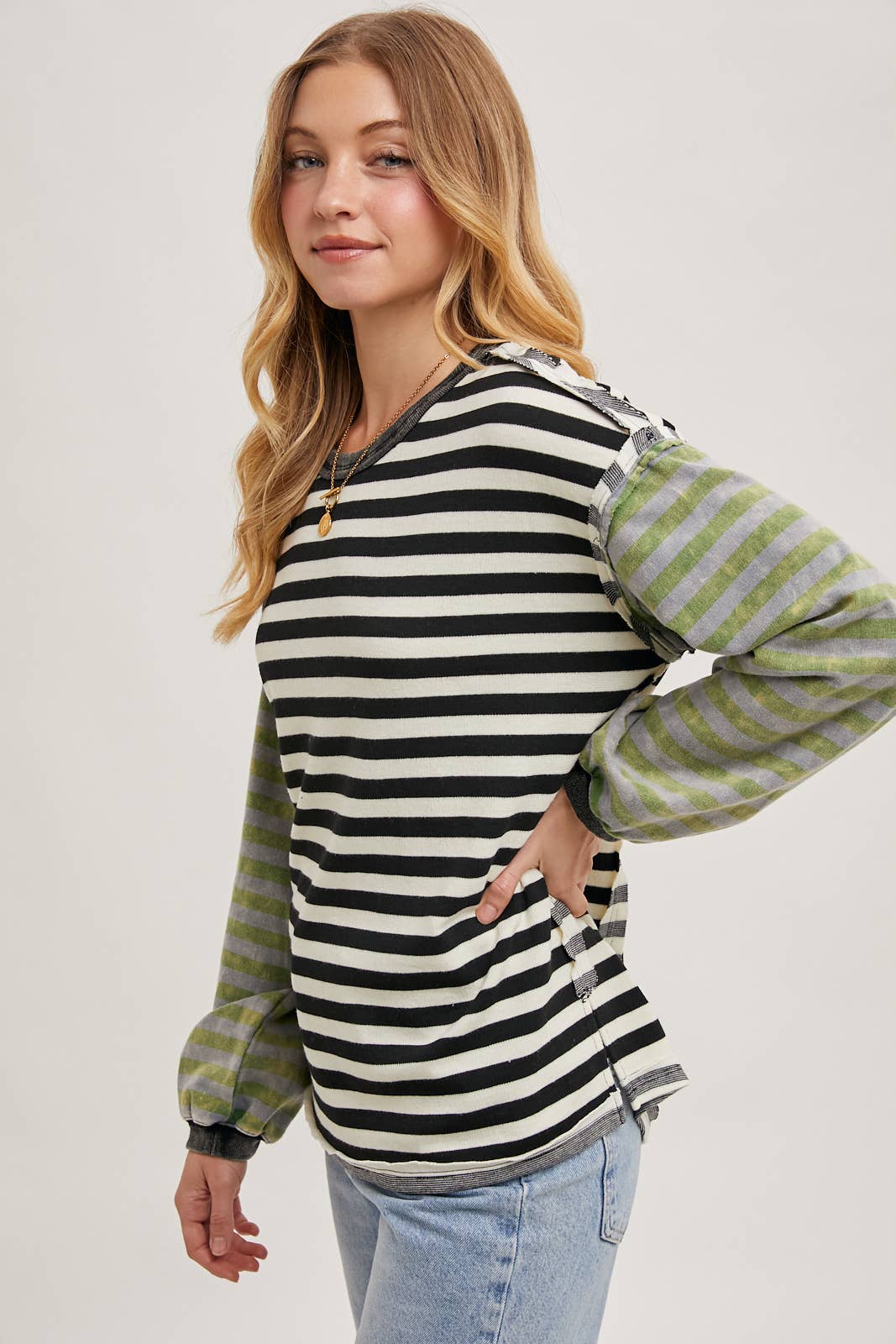 Bluivy - STRIPE CONTRAST EXPOSED SEAM LOOSE FIT KNIT PULLOVER