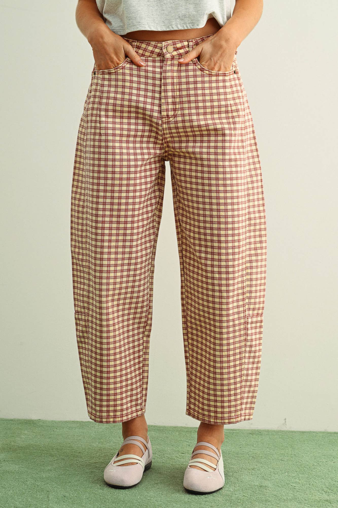 MIOU MUSE - P5936   MINI CHECKER PATTERN BARREL PANTS