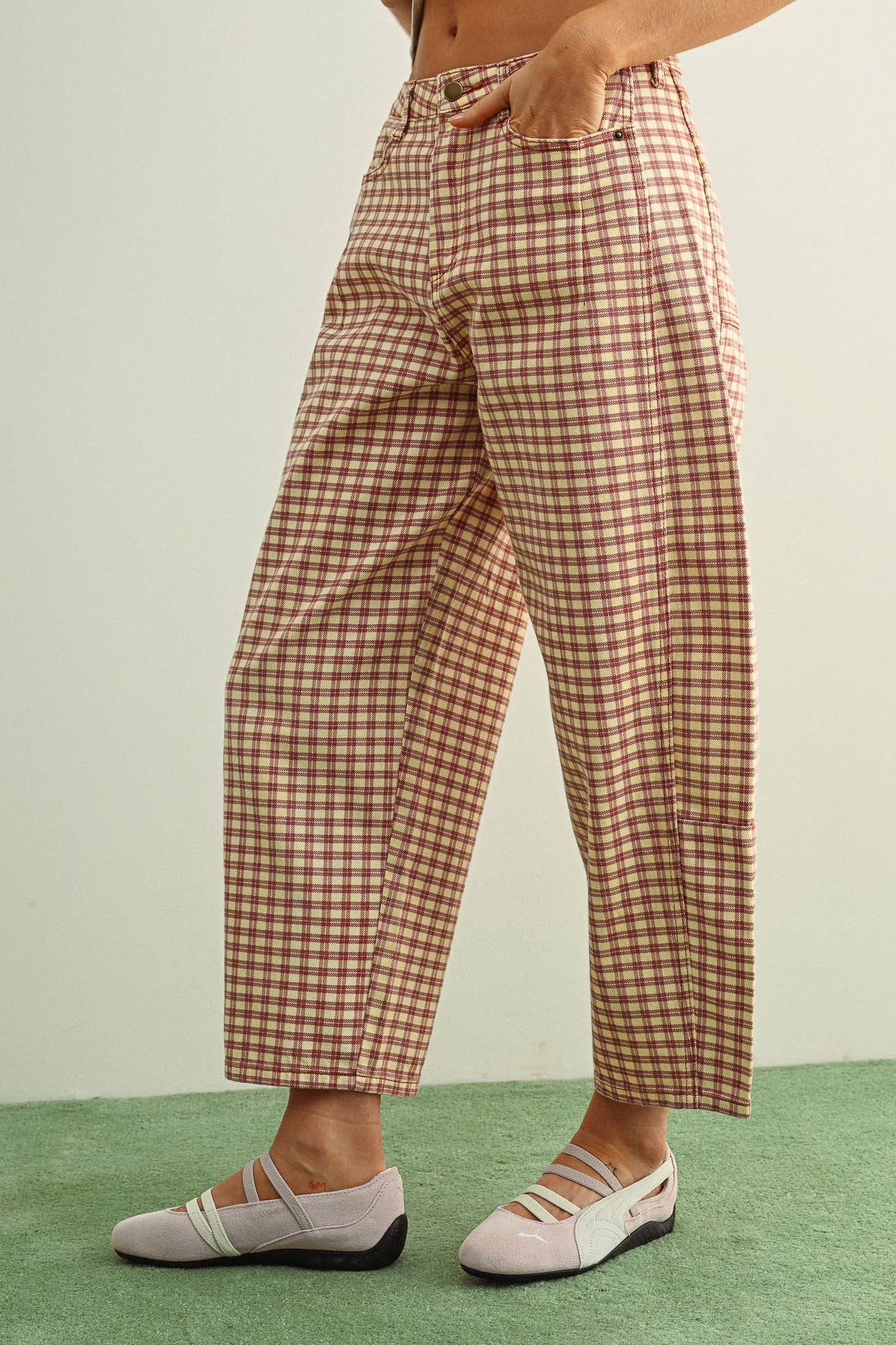 MIOU MUSE - P5936   MINI CHECKER PATTERN BARREL PANTS