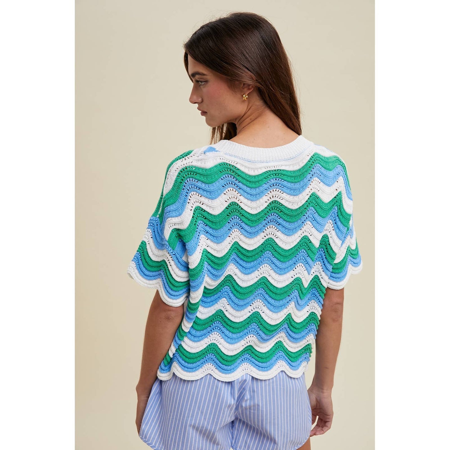 MULTI-STRIPED WAVY SWEATER TOP