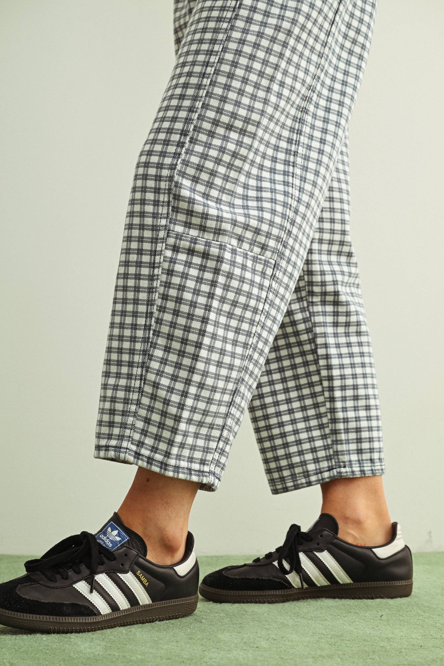 MIOU MUSE - P5936   MINI CHECKER PATTERN BARREL PANTS
