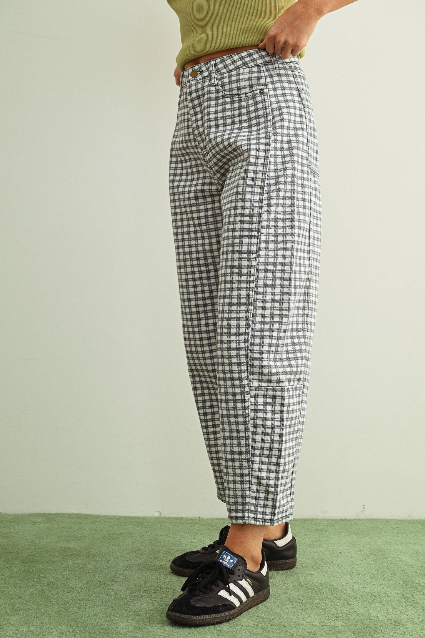 MIOU MUSE - P5936   MINI CHECKER PATTERN BARREL PANTS