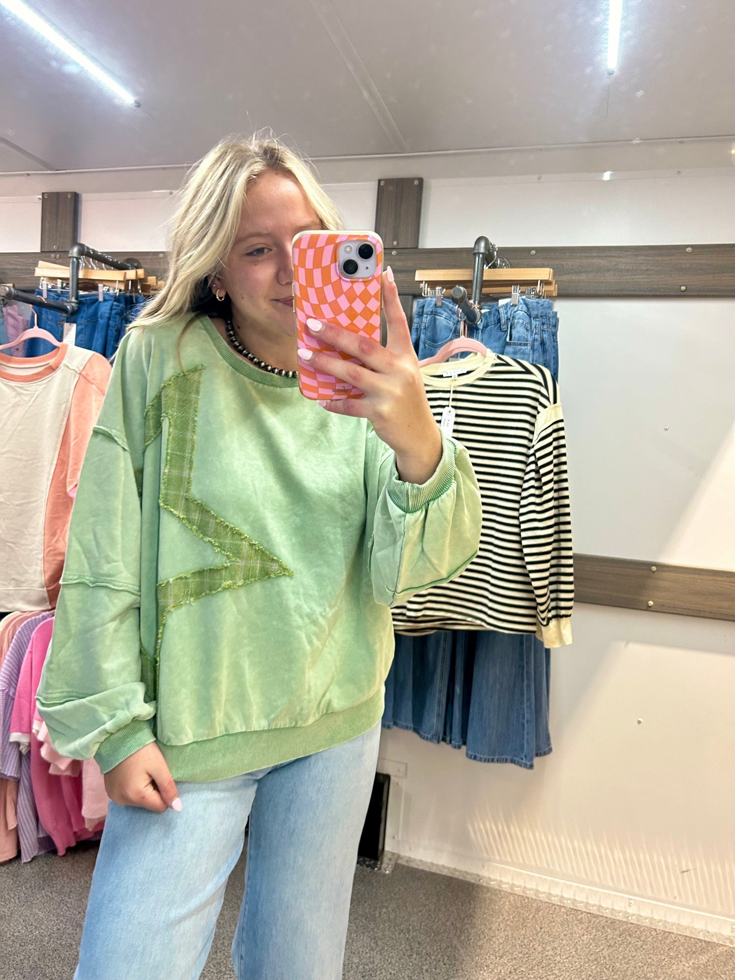 STAR PATCHWORK MINERAL WASH LONG SLEEVE SWEATSHIRT