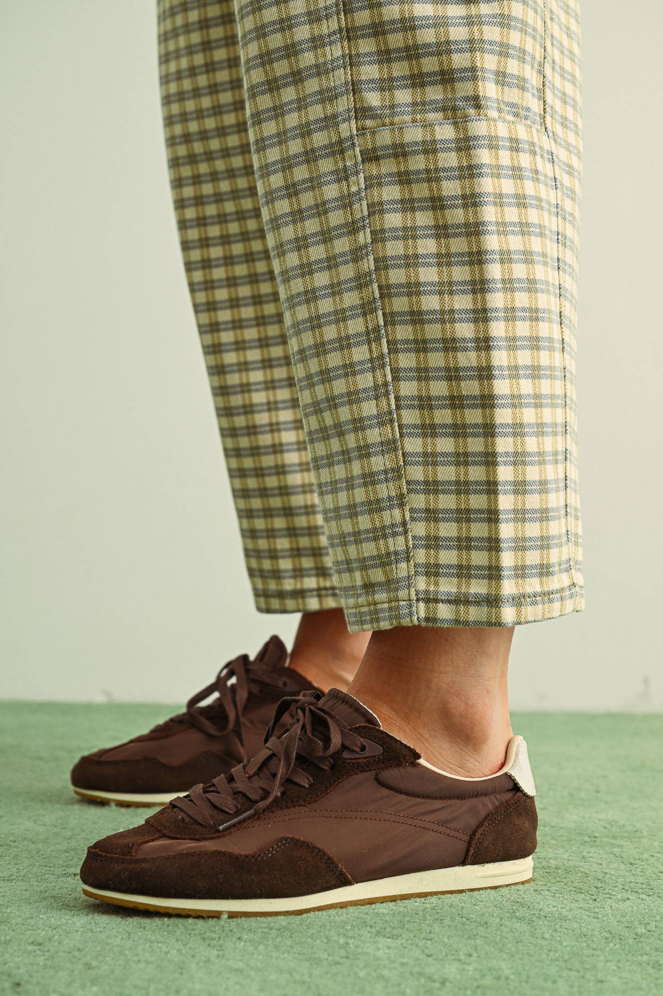 MIOU MUSE - P5936   MINI CHECKER PATTERN BARREL PANTS