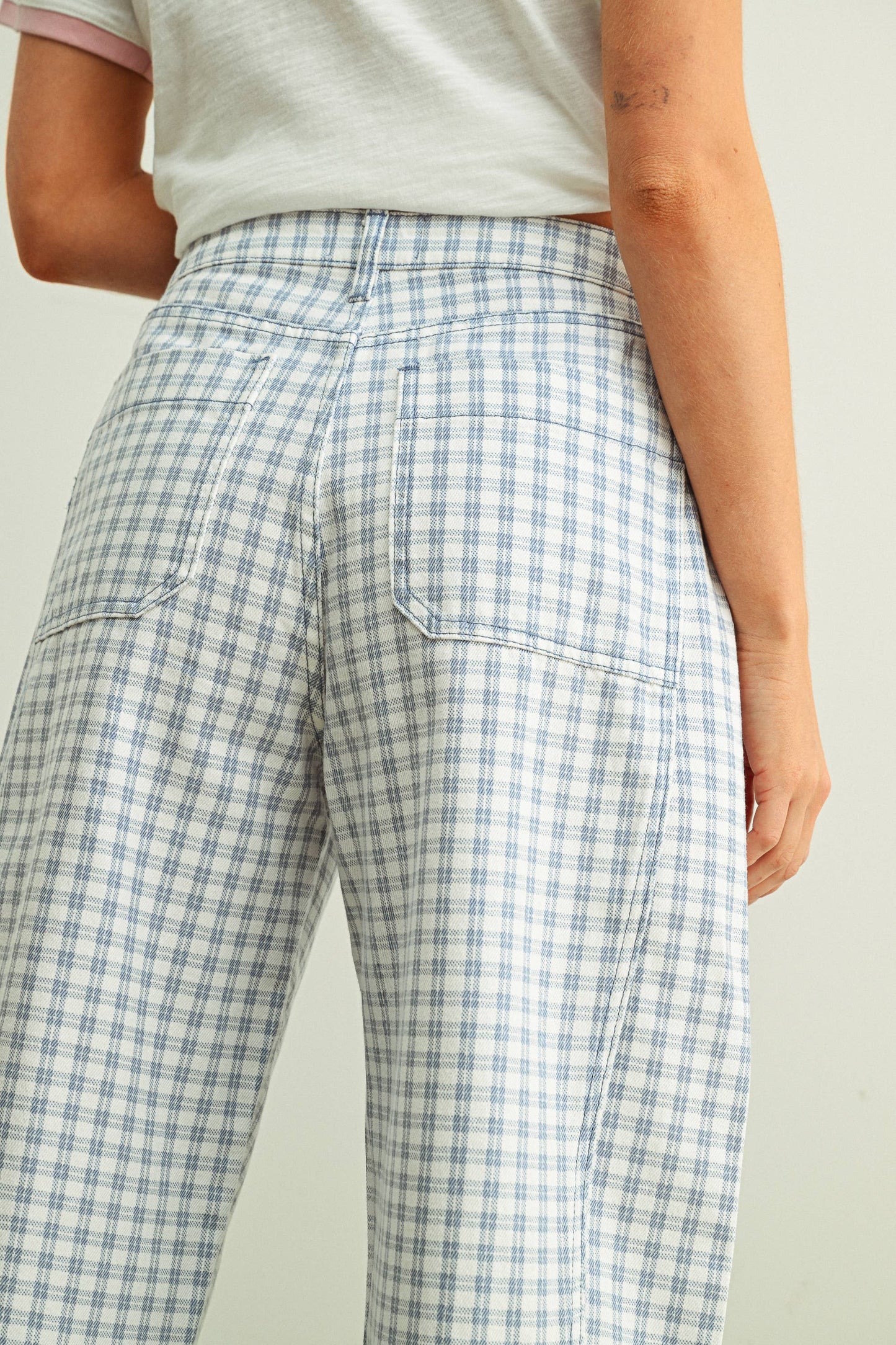MIOU MUSE - P5936   MINI CHECKER PATTERN BARREL PANTS