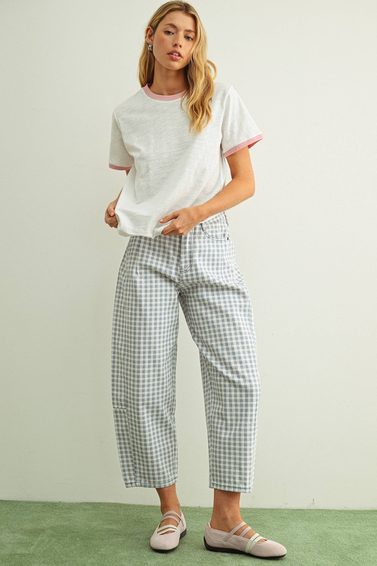 MIOU MUSE - P5936   MINI CHECKER PATTERN BARREL PANTS