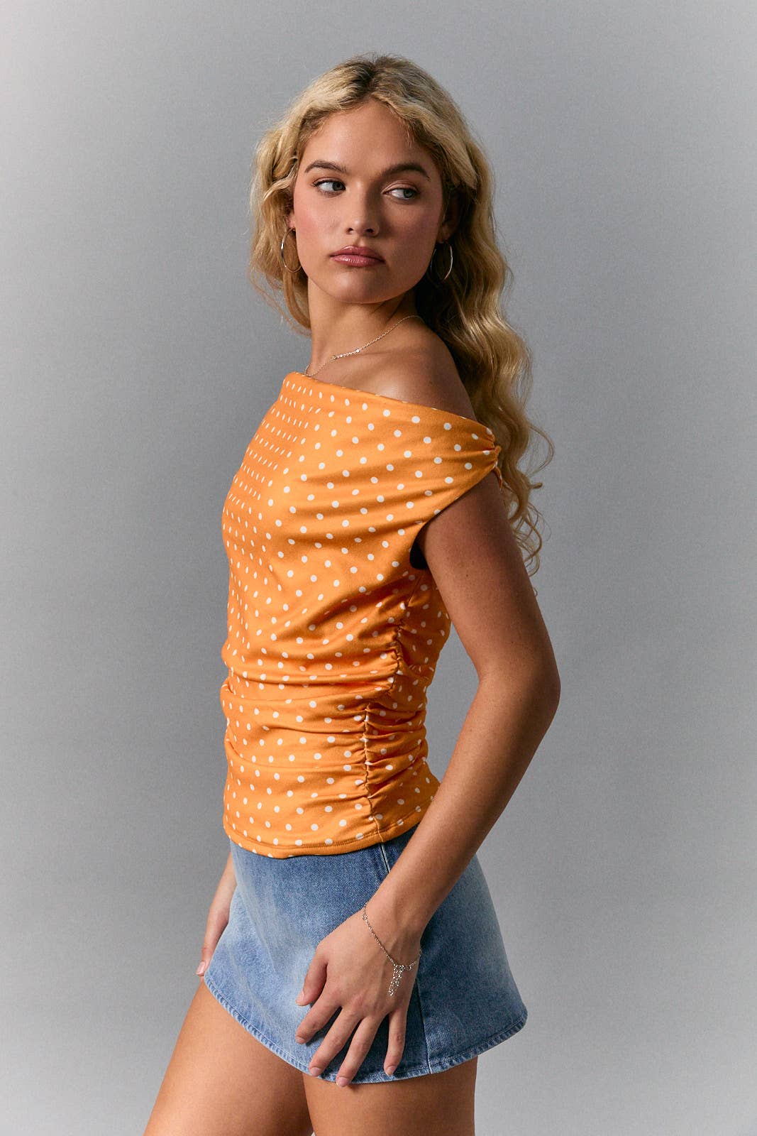 OFF SHOULDER TOP WITH SIDE RUCHING IN POLKA DOT