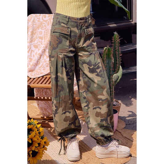CAMO PRINTED CARGO JOGGER PANTS WITH DRAWSTRING HEM