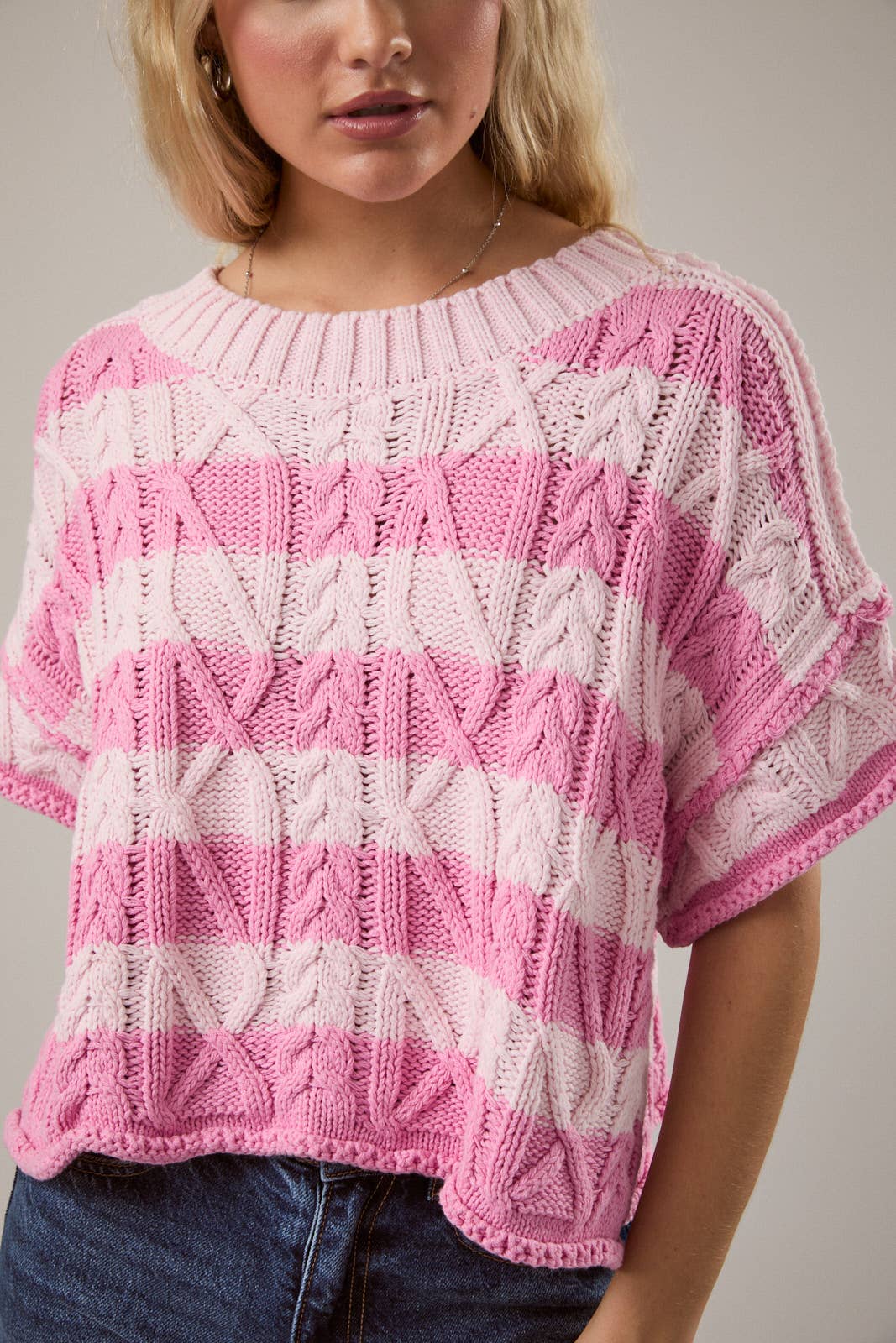 ROUND NECK SHORT SLEEVE KNIT SWEATER TOP