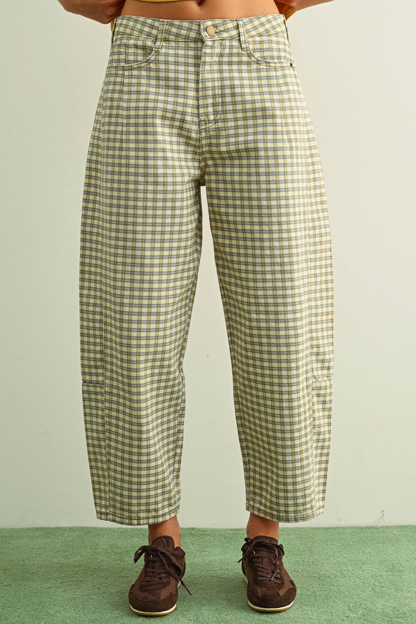 MIOU MUSE - P5936   MINI CHECKER PATTERN BARREL PANTS