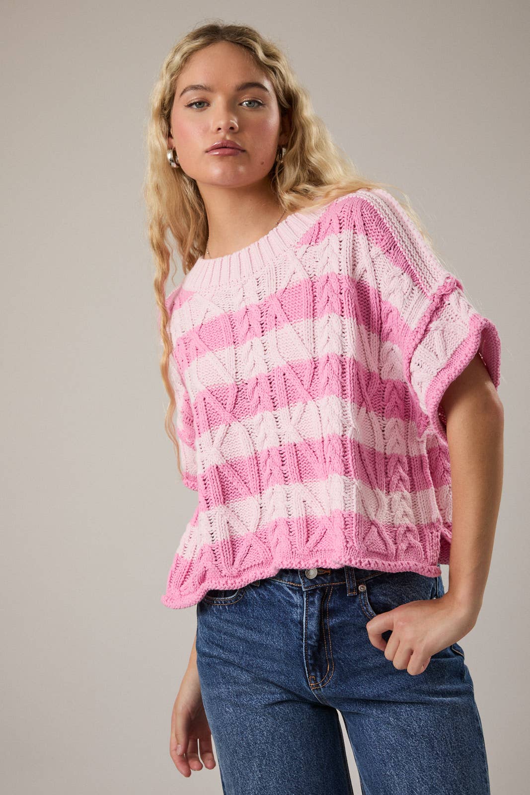 ROUND NECK SHORT SLEEVE KNIT SWEATER TOP